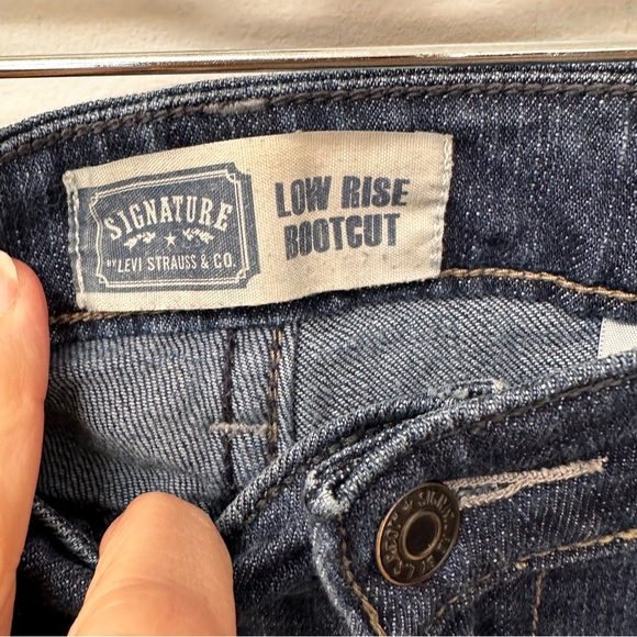 Levi Signature lady denim low rise bootcut jeans button zip fly dark wash - Picture 6 of 8
